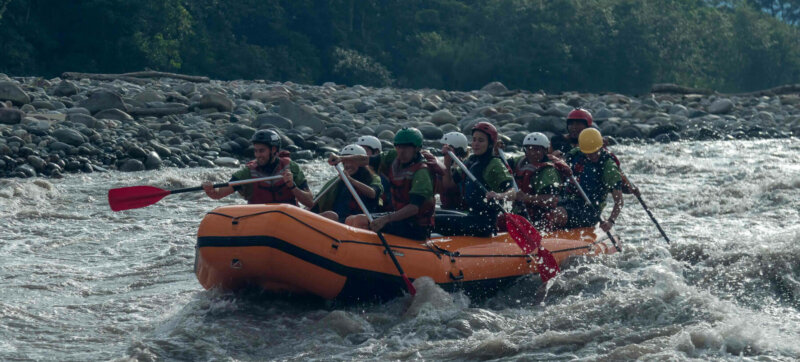 Rafters paddling in Jatunyacu rivers