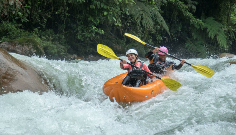 Inflatable Kayaks / Duckie descending Jondachi river